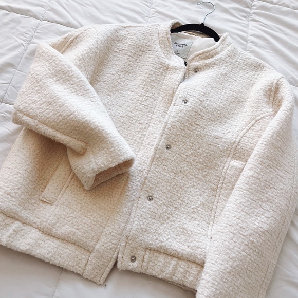 Abercrombie & Fitch Jackets & Blazers - Abercrombie  Off-White Textured bomber jacket